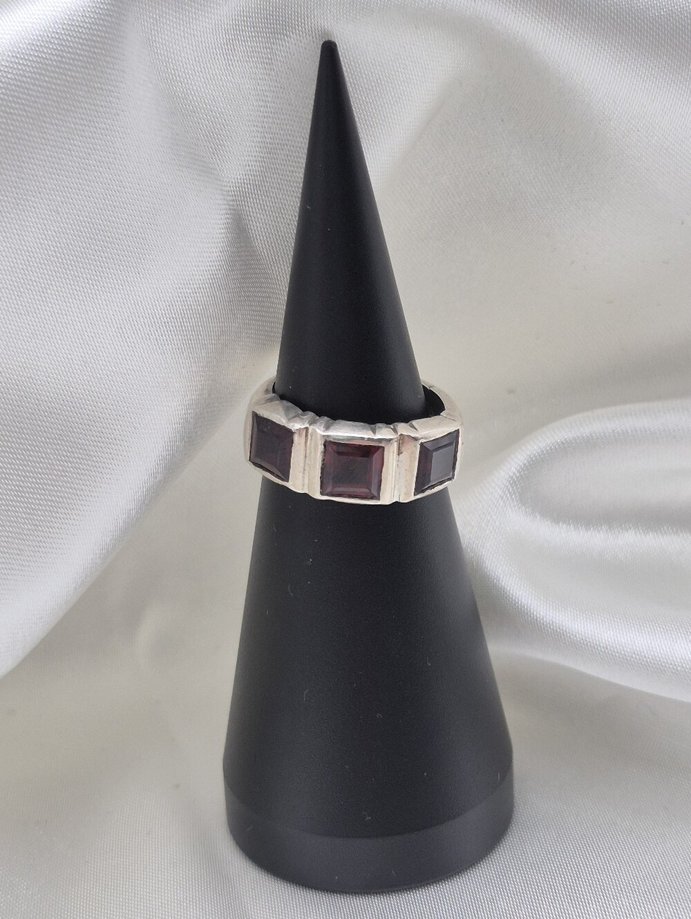 Sterling Silver 3 Garnet Square Setstones Band  Size 5.5 925 Mark